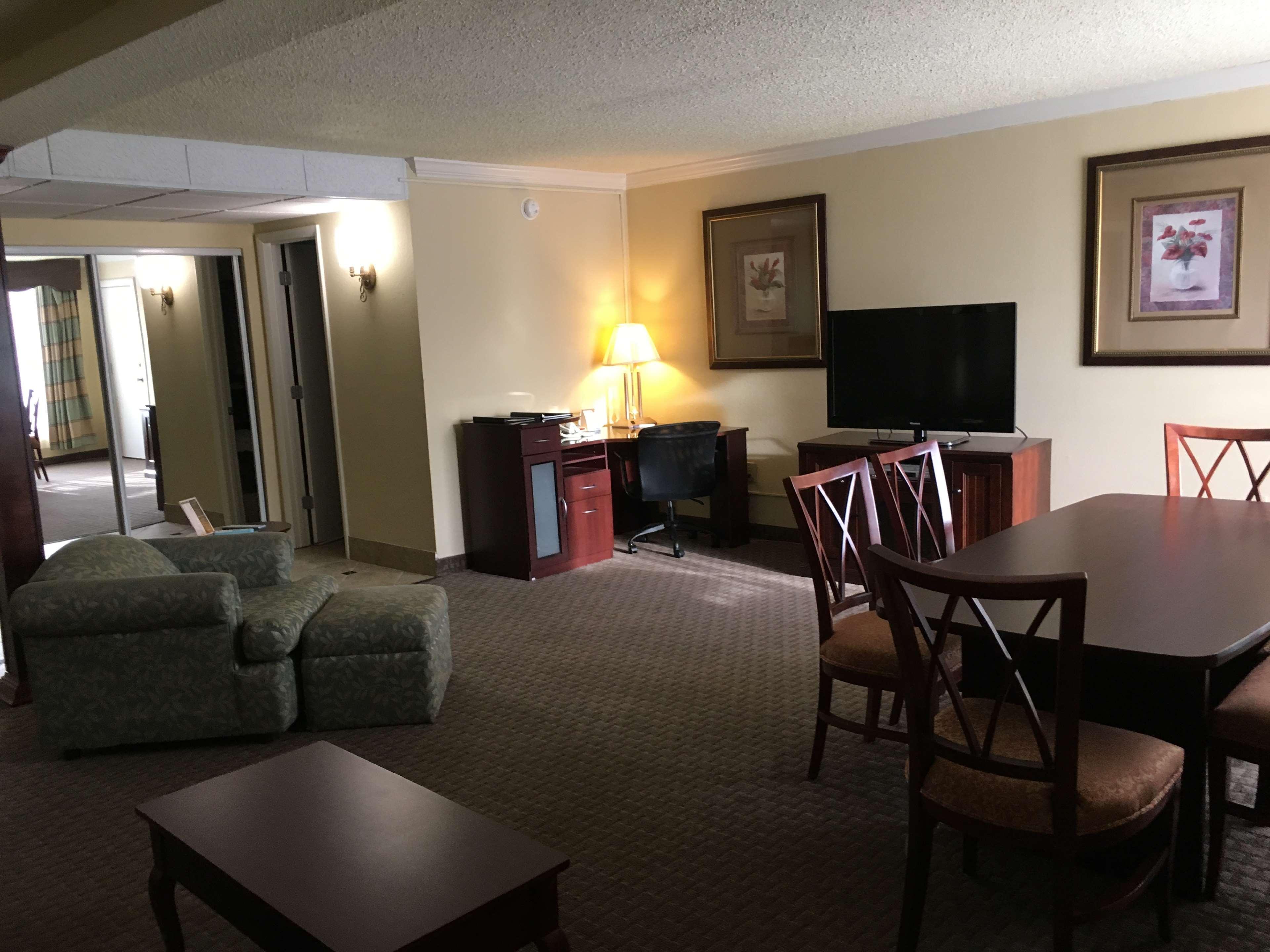 Best Western Plus Burlington Exterior photo