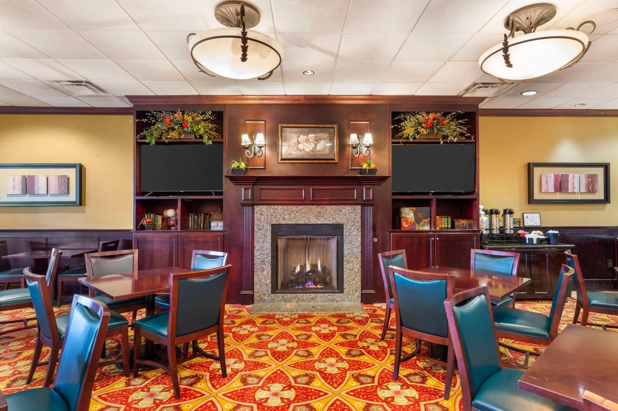 Best Western Plus Burlington Exterior photo