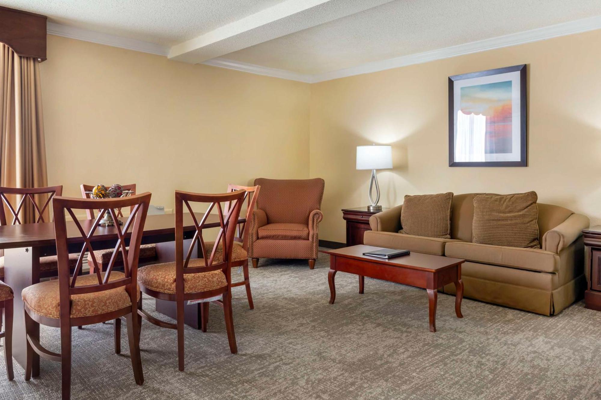 Best Western Plus Burlington Exterior photo