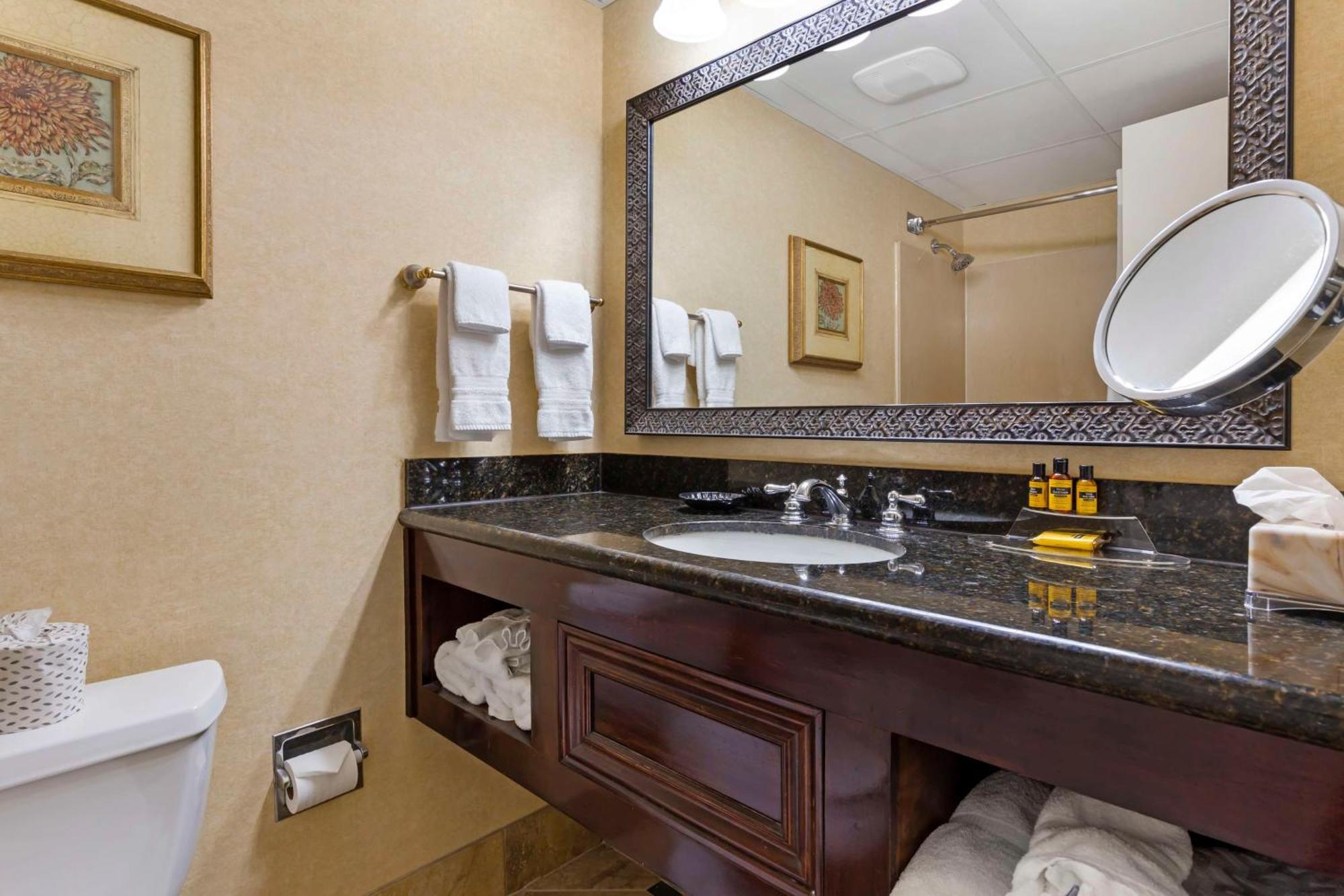 Best Western Plus Burlington Exterior photo