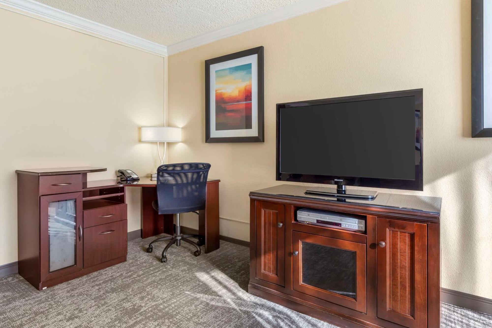Best Western Plus Burlington Exterior photo